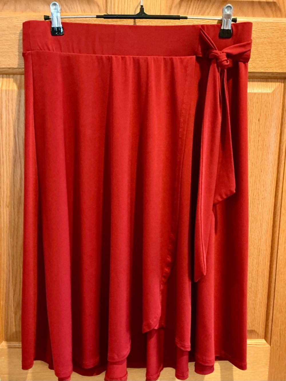 Torrid Figure Flattering Red Faux Wrap Skirt With Tulip Hem & Side Tie Size 1X - Picture 2 of 7